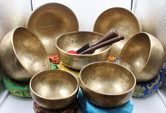 Handmade Golden Colored Dim Singing Bowl Set of 7 Professional Chakra Tuned Bowl for Meditation Chakra Balancing Sound Therapy